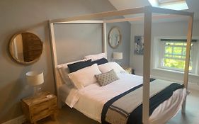 Top Floor. Top Notch. Tranquil Treat. Stone'S Throw From Thames.